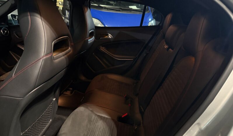 MERCEDES-BENZ GLA 200D 4 MATIC pieno