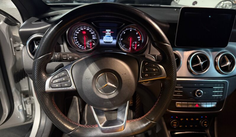 MERCEDES-BENZ GLA 200D 4 MATIC pieno