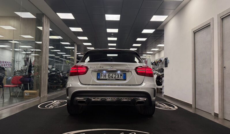 MERCEDES-BENZ GLA 200D 4 MATIC pieno