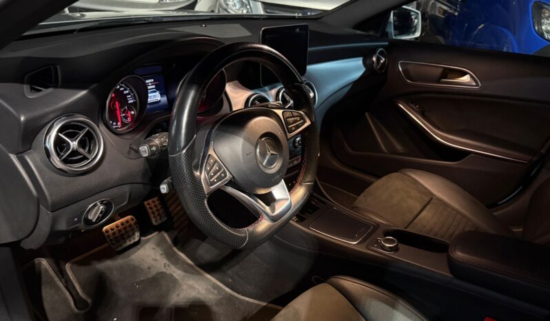 MERCEDES-BENZ GLA 200D 4 MATIC pieno