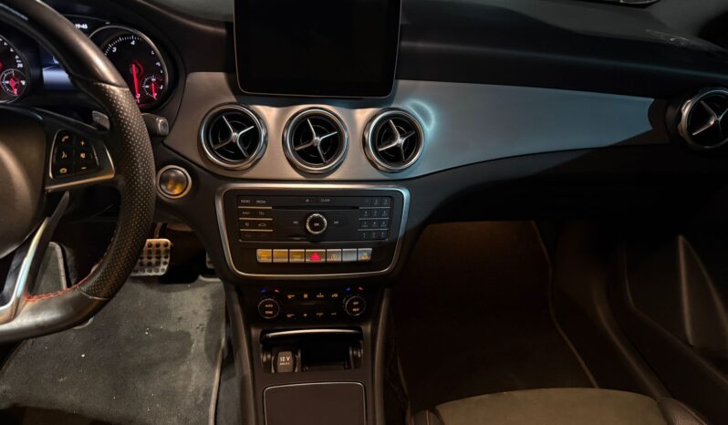MERCEDES-BENZ GLA 200D 4 MATIC pieno