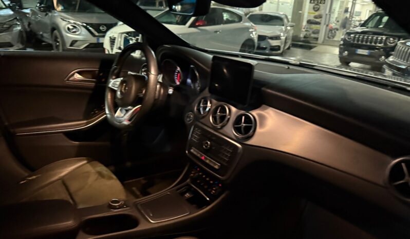 MERCEDES-BENZ GLA 200D 4 MATIC pieno