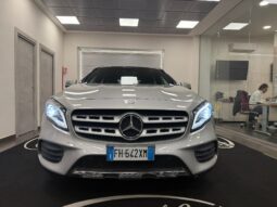 MERCEDES-BENZ GLA 200D 4 MATIC pieno