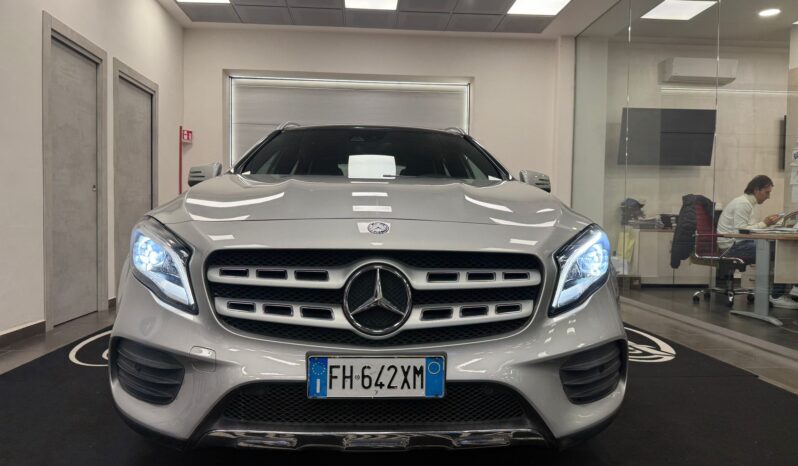 MERCEDES-BENZ GLA 200D 4 MATIC pieno