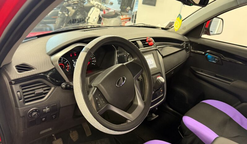 MAHINDRA KUV 100 pieno