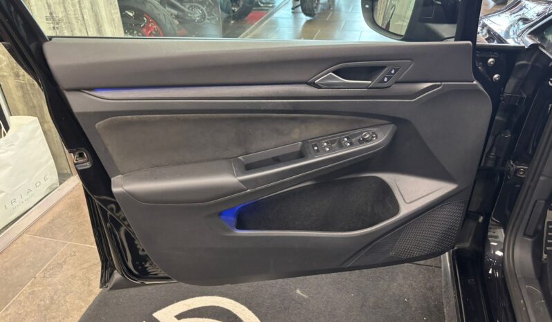 VOLKSWAGEN GOLF 8 GTD pieno