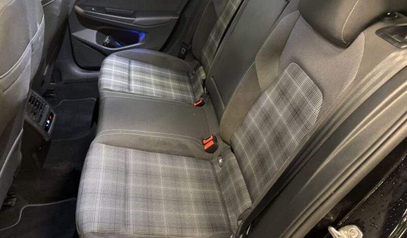 VOLKSWAGEN GOLF 8 GTD pieno
