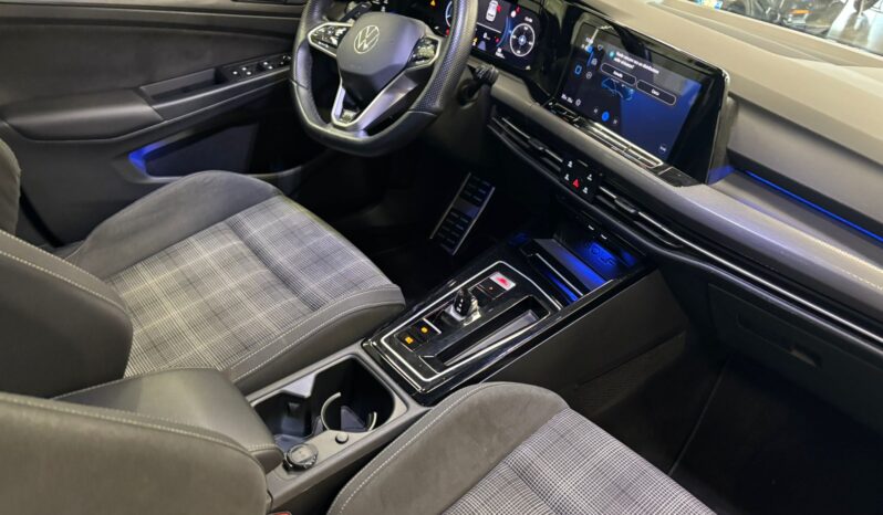 VOLKSWAGEN GOLF 8 GTD pieno