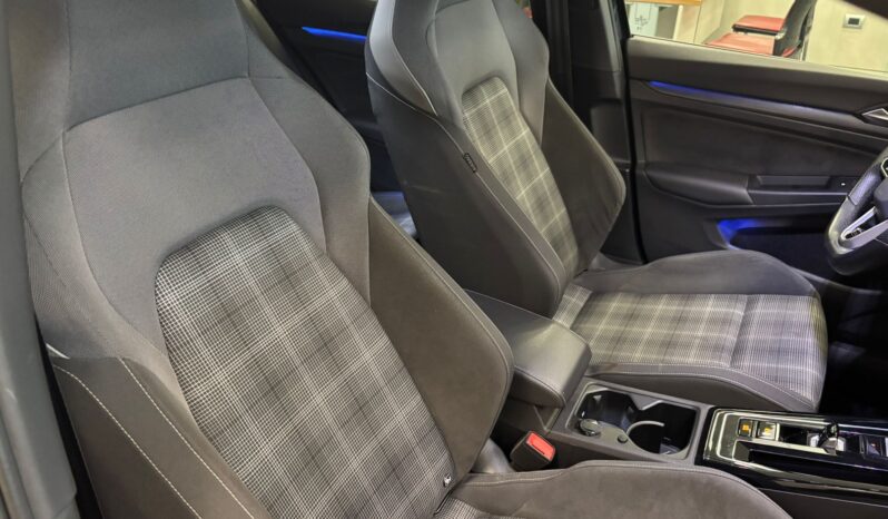 VOLKSWAGEN GOLF 8 GTD pieno