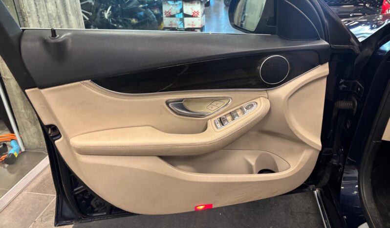 MERCEDES-BENZ C220D pieno