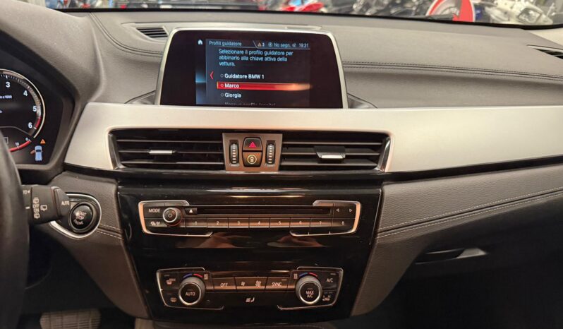 BMW X2 18D pieno