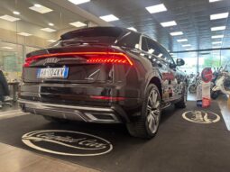 AUDI Q8 MHEV QUATTRO S-LINE pieno
