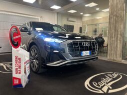 AUDI Q8 MHEV QUATTRO S-LINE pieno