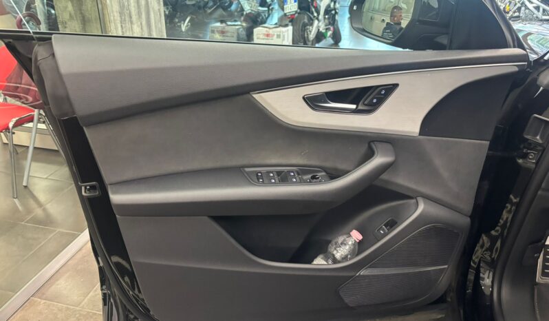 AUDI Q8 MHEV QUATTRO S-LINE pieno