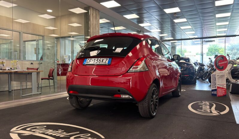LANCIA YPSILON 1.0HYBRID pieno