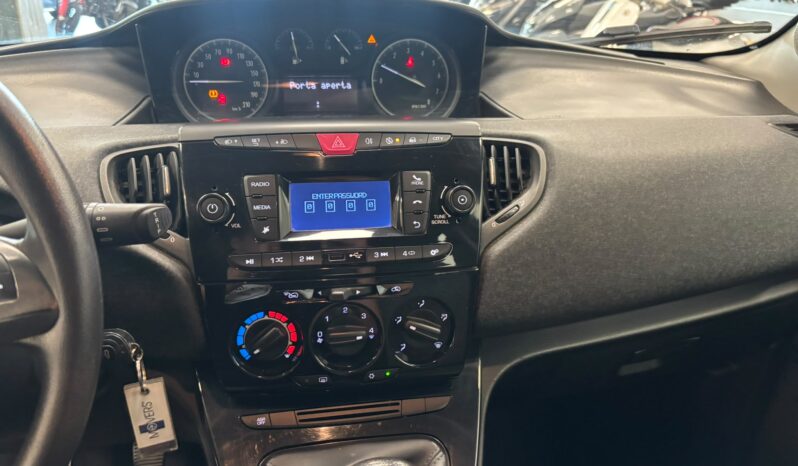 LANCIA YPSILON 1.0HYBRID pieno