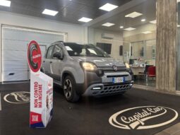 FIAT PANDA HYBRID CROSS pieno