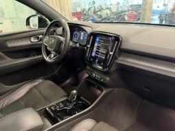 VOLVO XC40 pieno