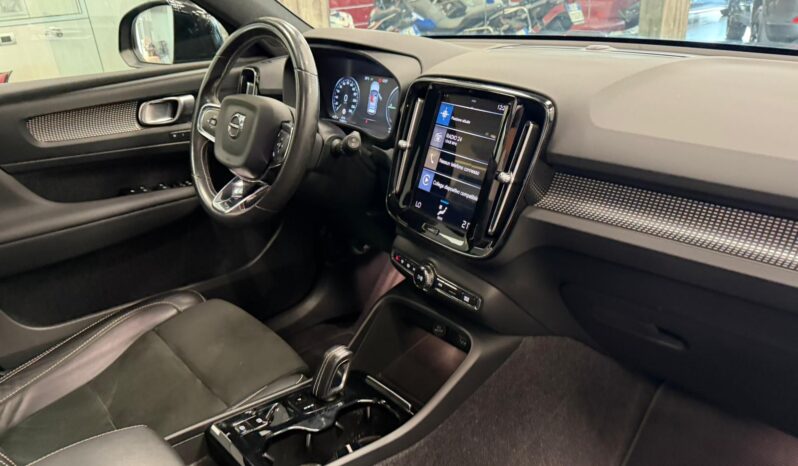 VOLVO XC40 pieno