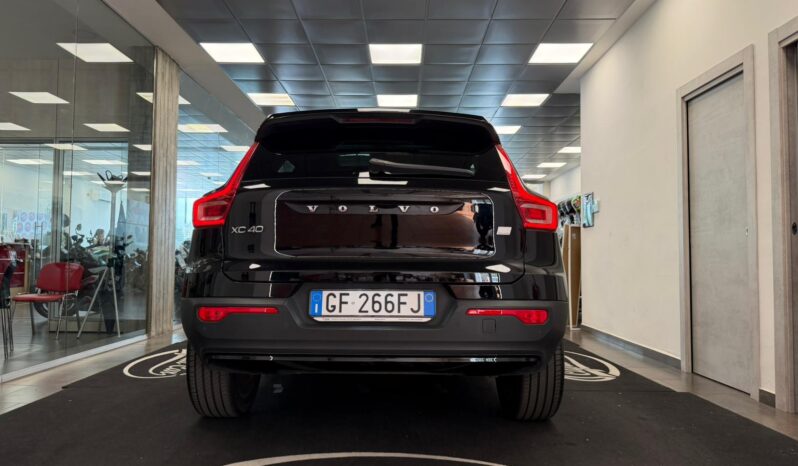 VOLVO XC40 pieno