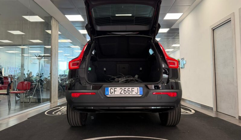 VOLVO XC40 pieno