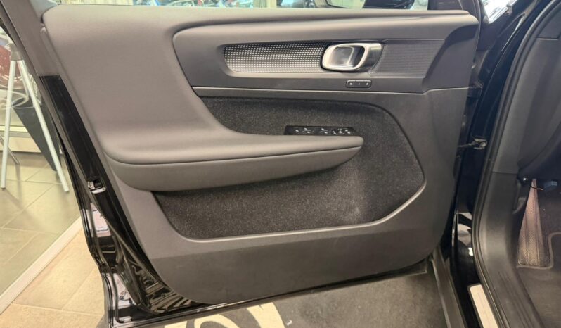VOLVO XC40 pieno