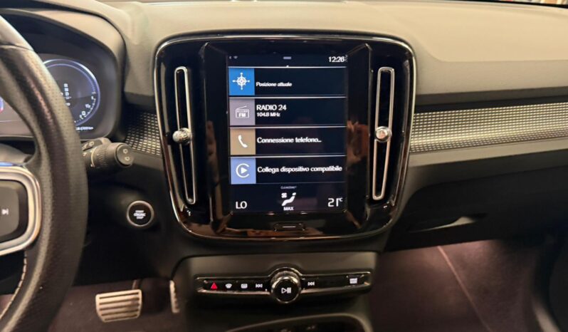 VOLVO XC40 pieno