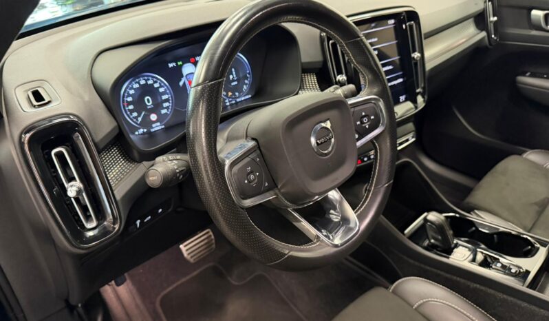 VOLVO XC40 pieno