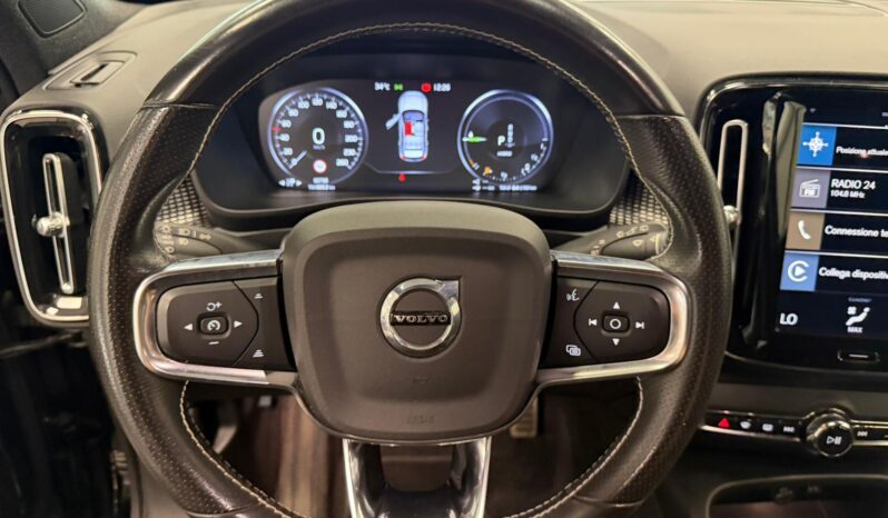 VOLVO XC40 pieno