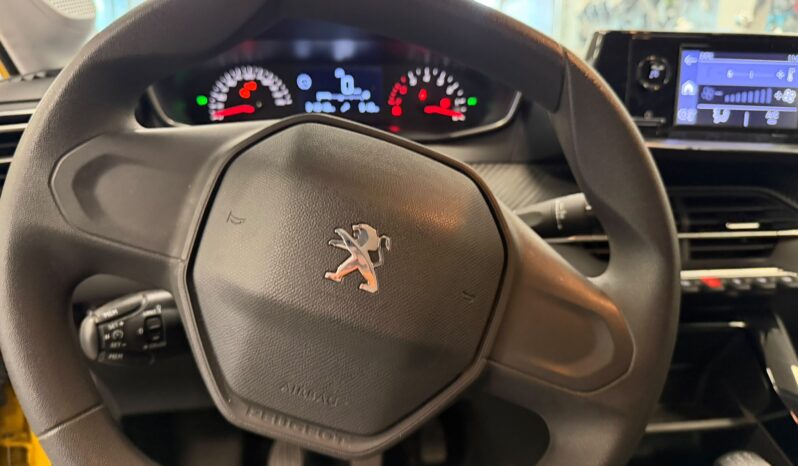 PEUGEOT 208 pieno