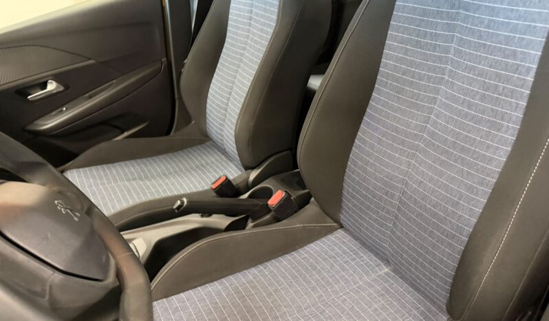 PEUGEOT 208 pieno