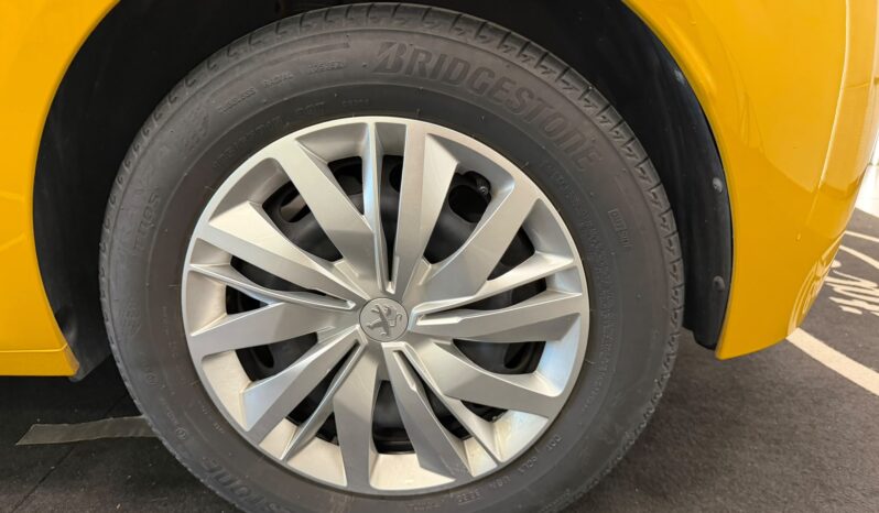PEUGEOT 208 pieno
